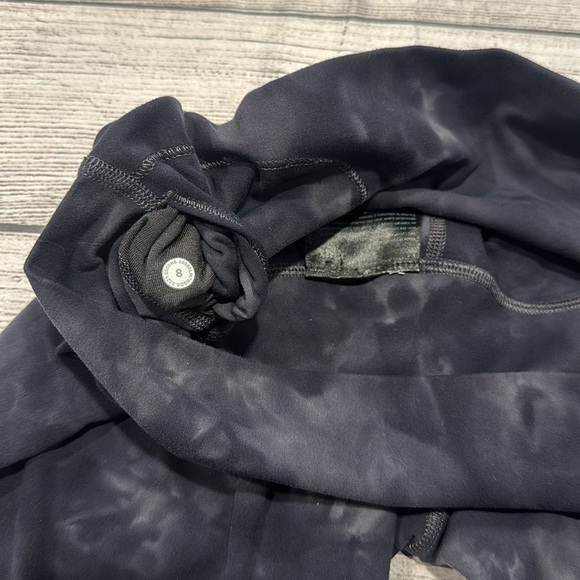 🍋Women’s Lululemon Diamond Dyed 8” Bike Shorts size 8🍋 - Picture 6 of 11